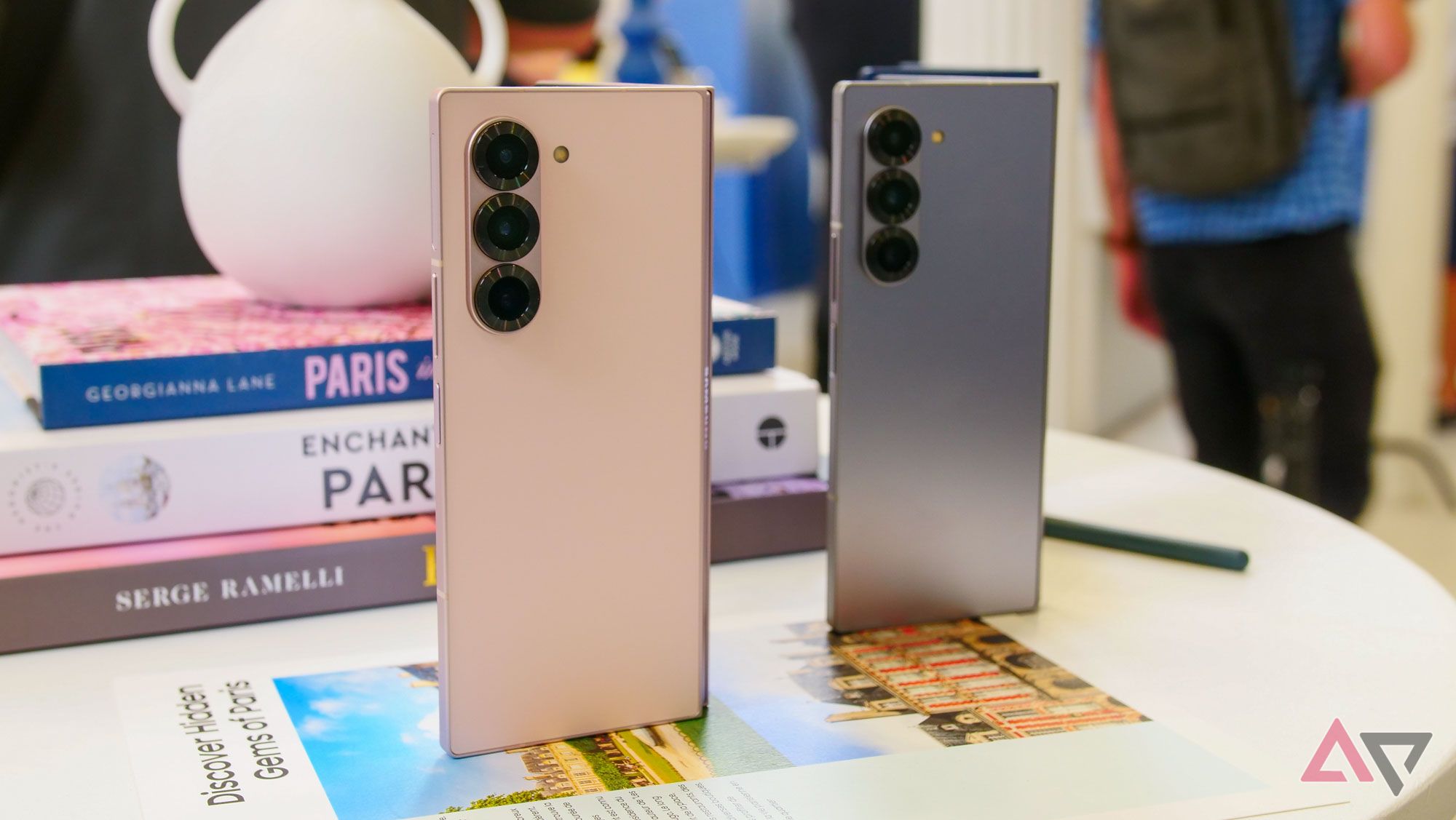 Does the Samsung Galaxy Z Fold 6 have UWB?