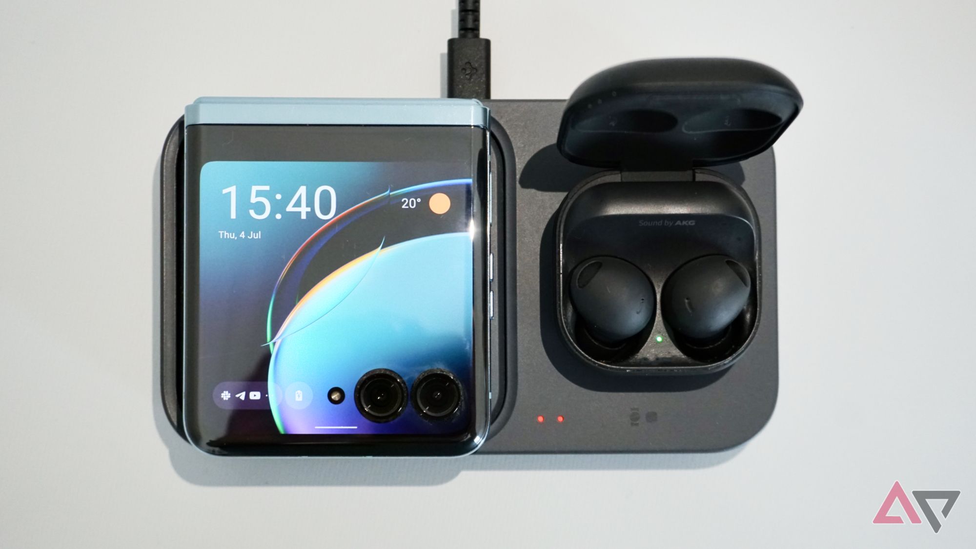 SAMSUNG - BUDS2とSuper Fast Wireless Charger Duo Amazon.com: SAMSUNG 15W Wireless Charger Duo w/USB C Cable