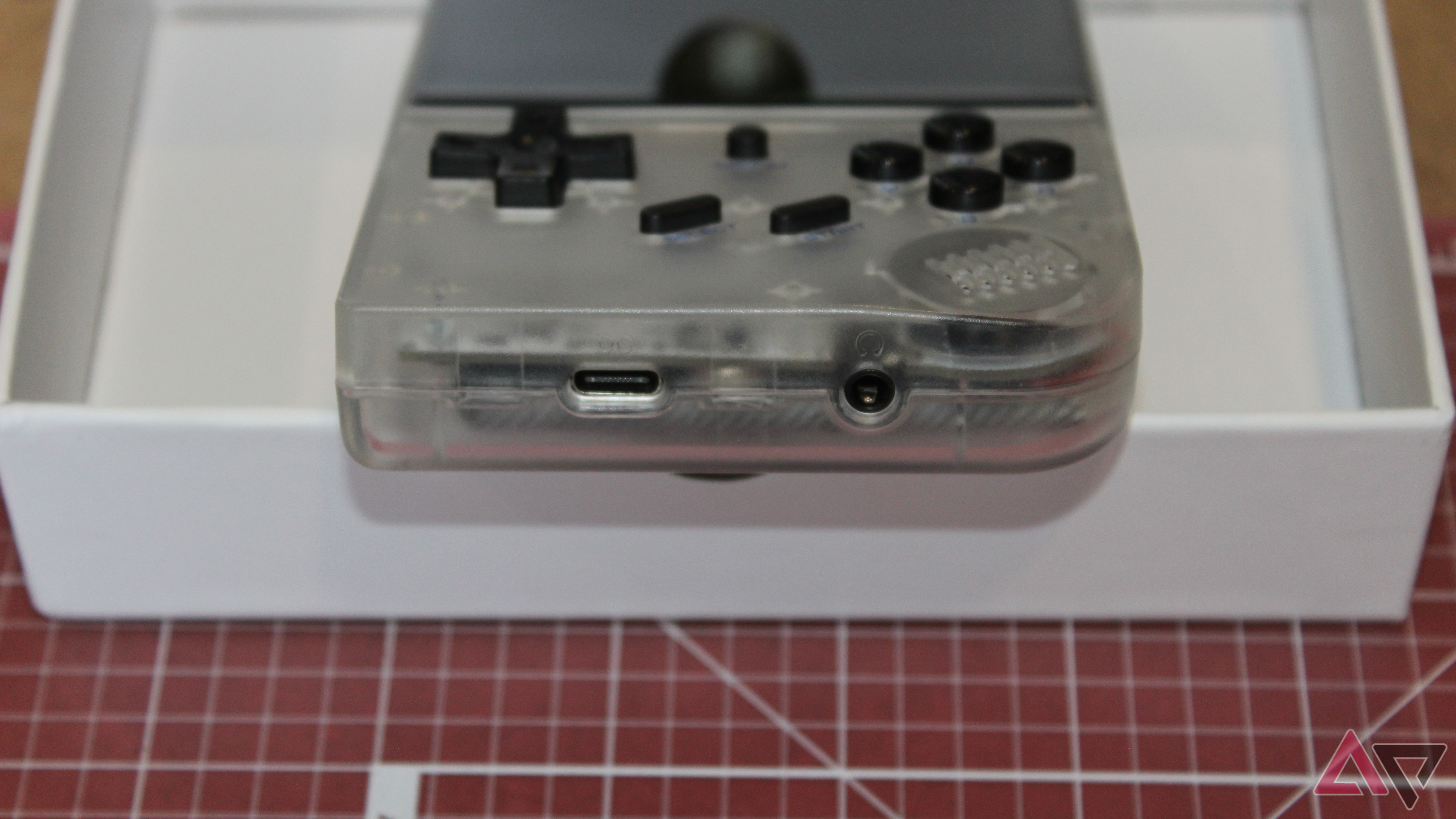 Anbernic RG35XX (2024): A powerful little retro handheld that just