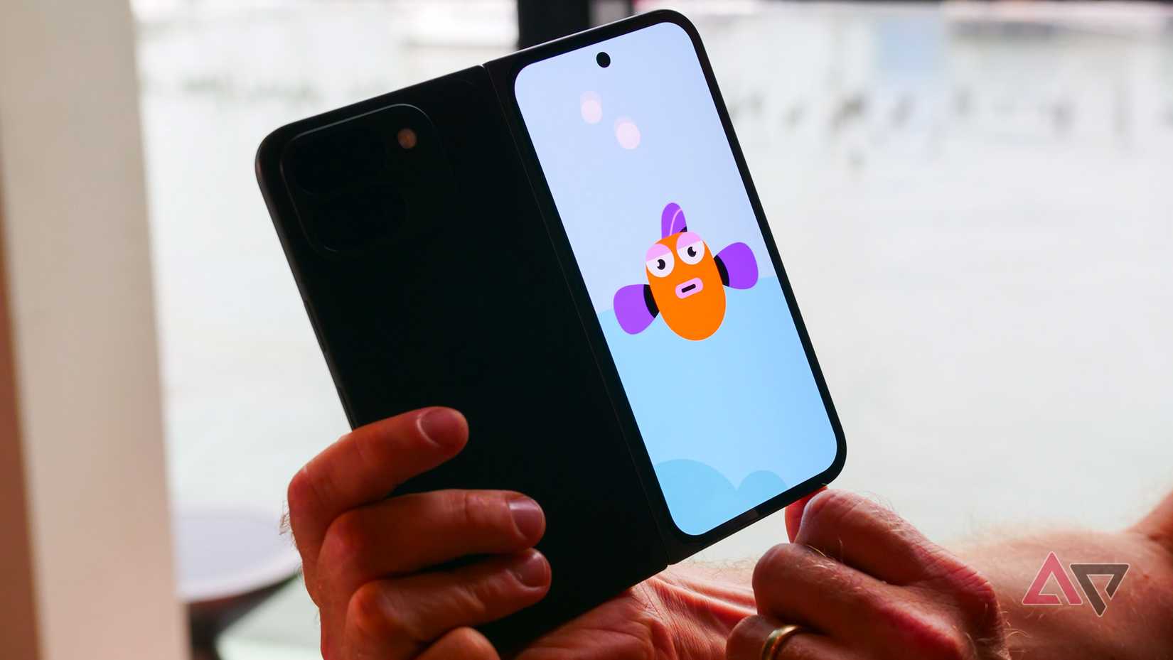 O aplicativo Made You Look em um Google Pixel 9 Pro Fold