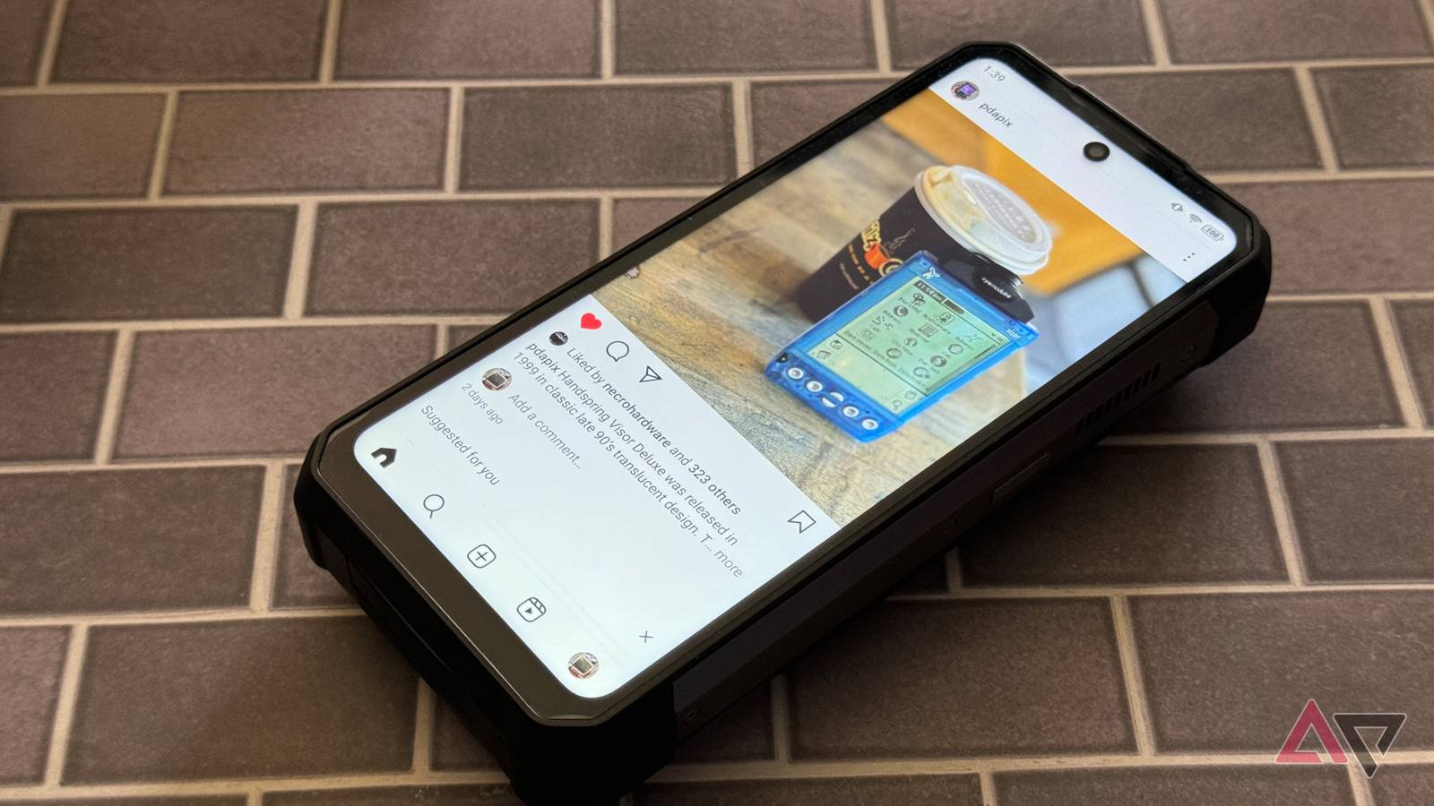 Instagram: How to change your chat theme