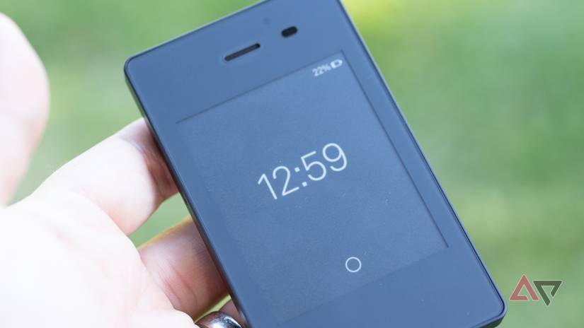 It’s time for an E Ink phone that works on U.S. carriers