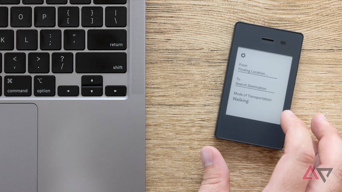 It’s time for an E Ink phone that works on U.S. carriers