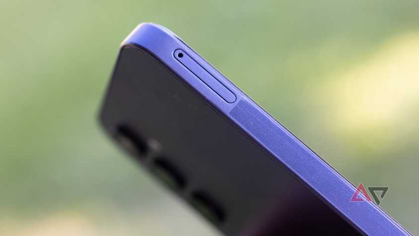 A view of the Pinwheel Plus 4 sim tray