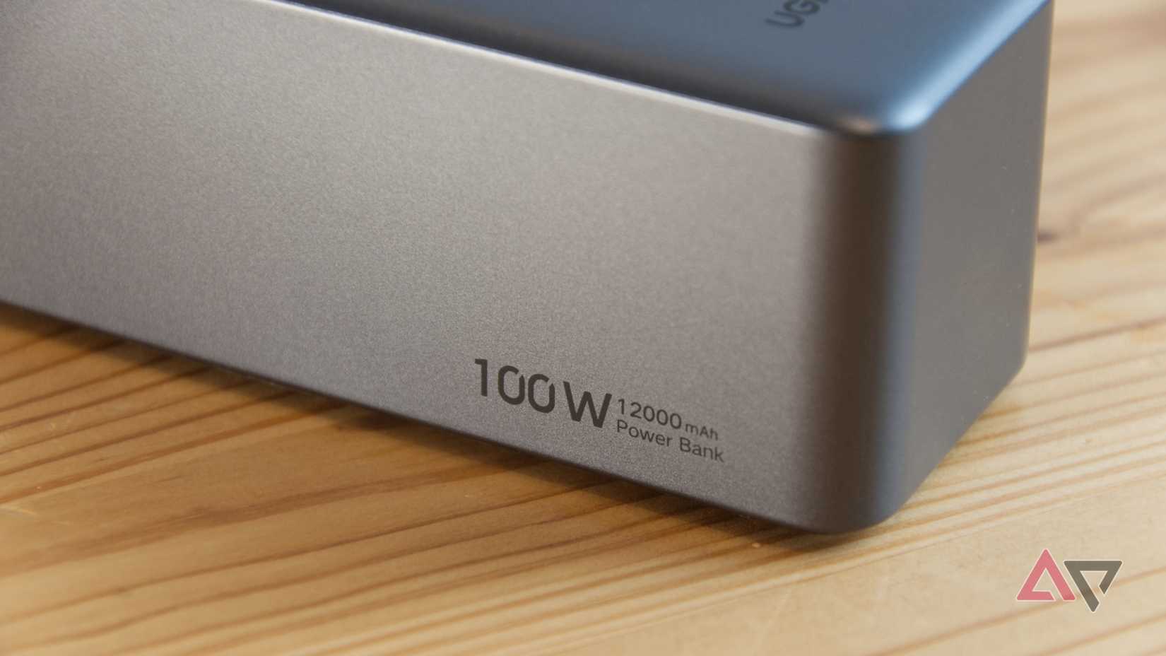 أنت لا تريد شحنًا سريعًا بل تريد عمرًا أفضل للبطارية 2 باور بانك يوجرين نيكسود بسعة 12000 مللي أمبير في الساعة وقوة 100 واط