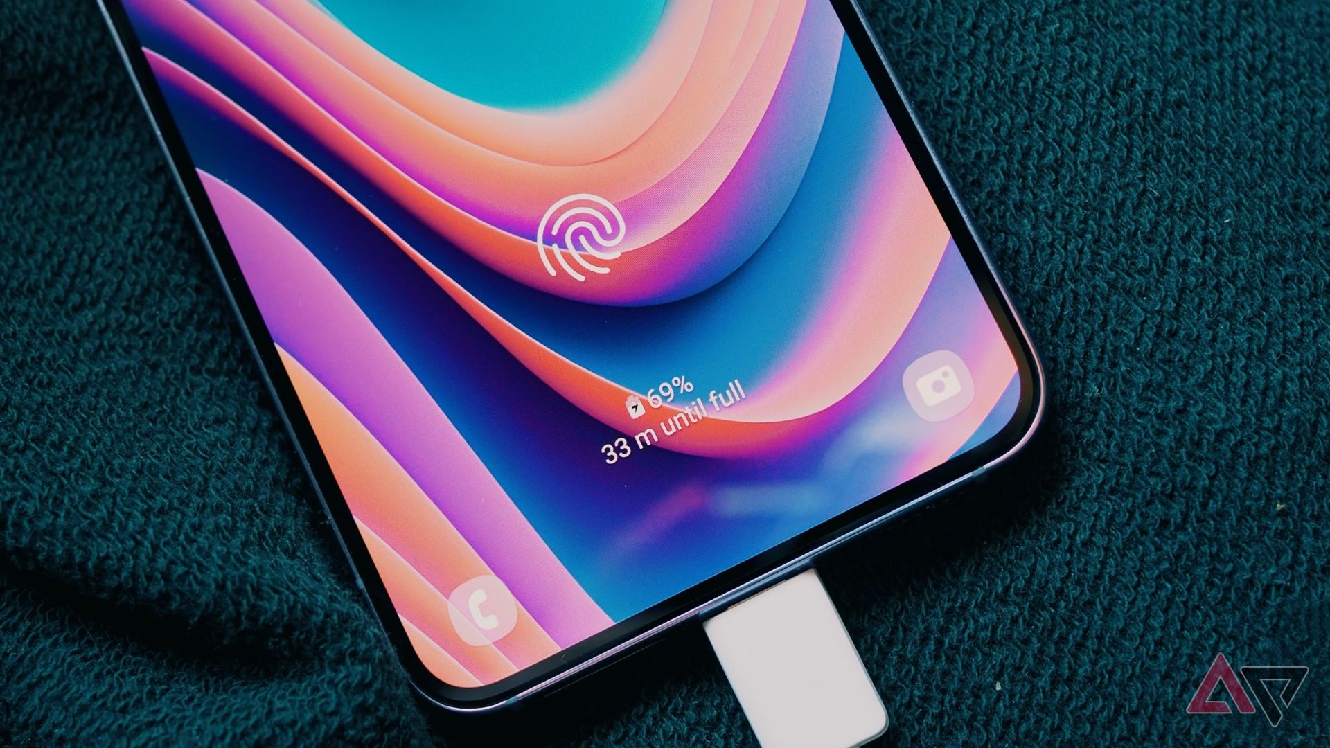 Samsung offers free screen replacements for users still suffering green ...