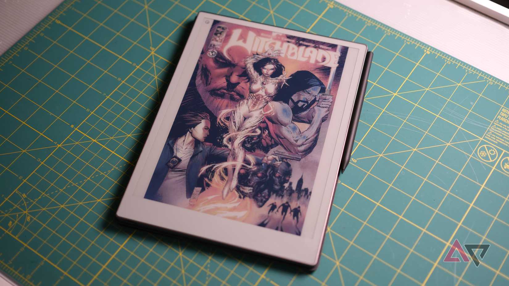 Notável história em quadrinhos Paper Pro Witchblade na tela