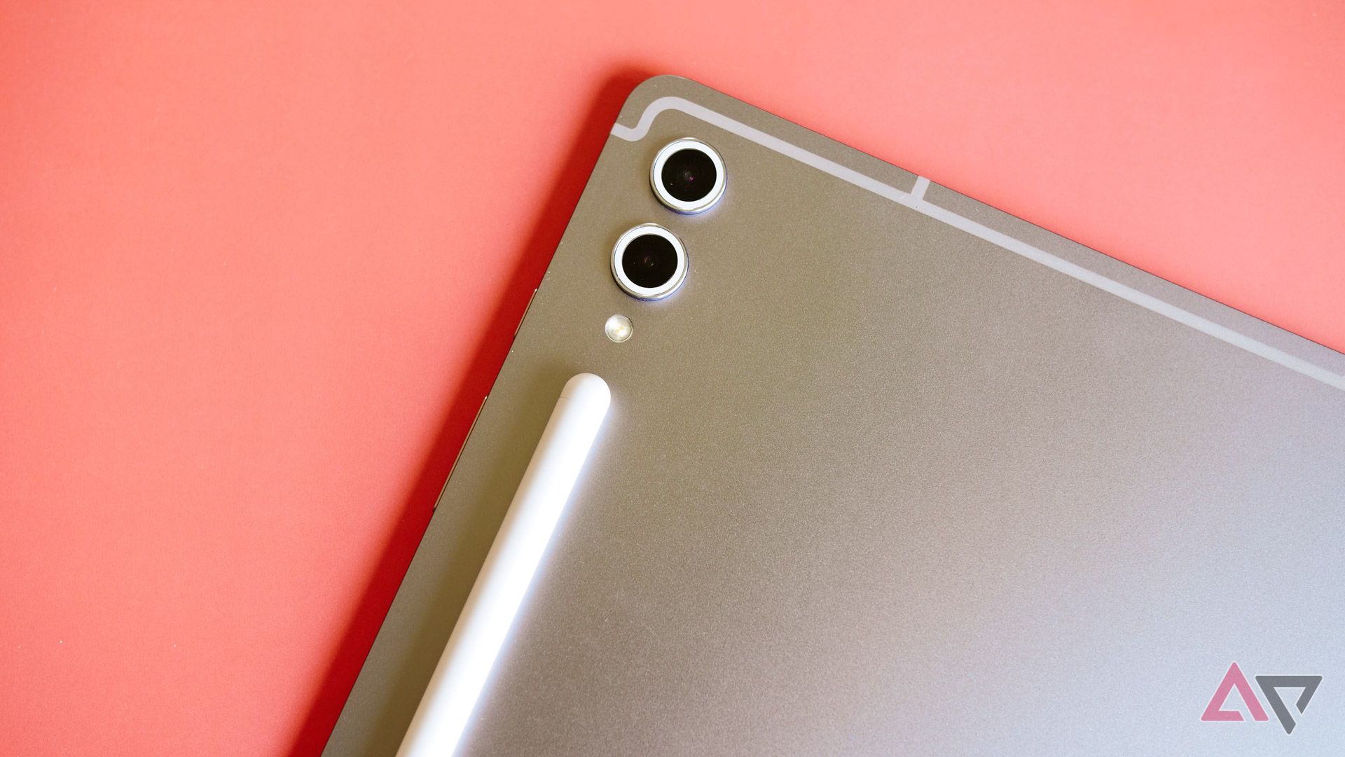 Does the Samsung Galaxy Tab S10+ come with a stylus?