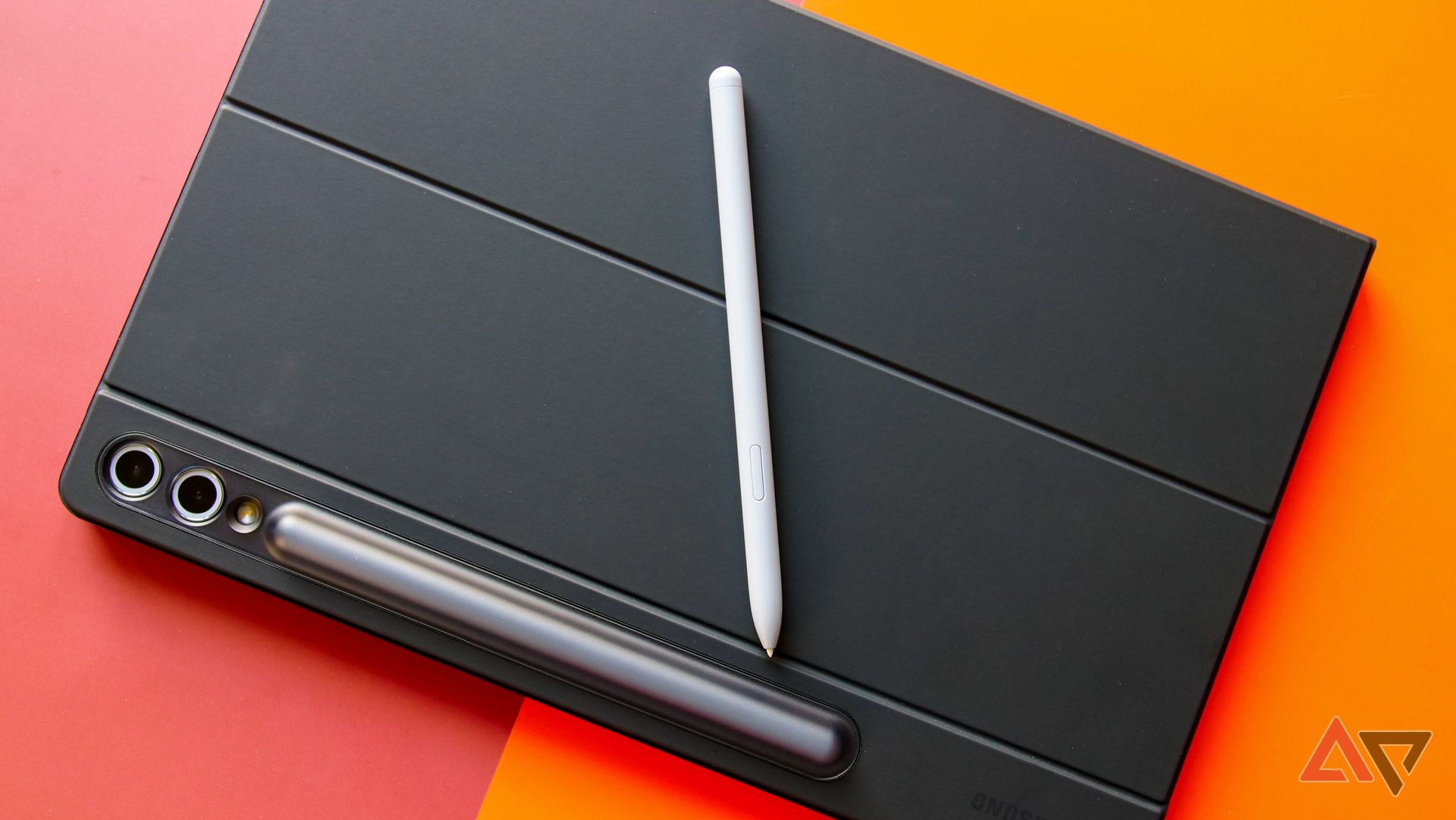 Does the Samsung Galaxy Tab S10+ come with a stylus?