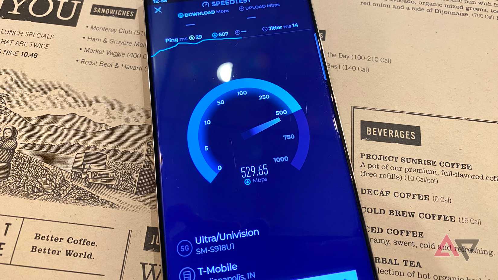 Revisão do Mint Mobile, teste de velocidade em um restaurante