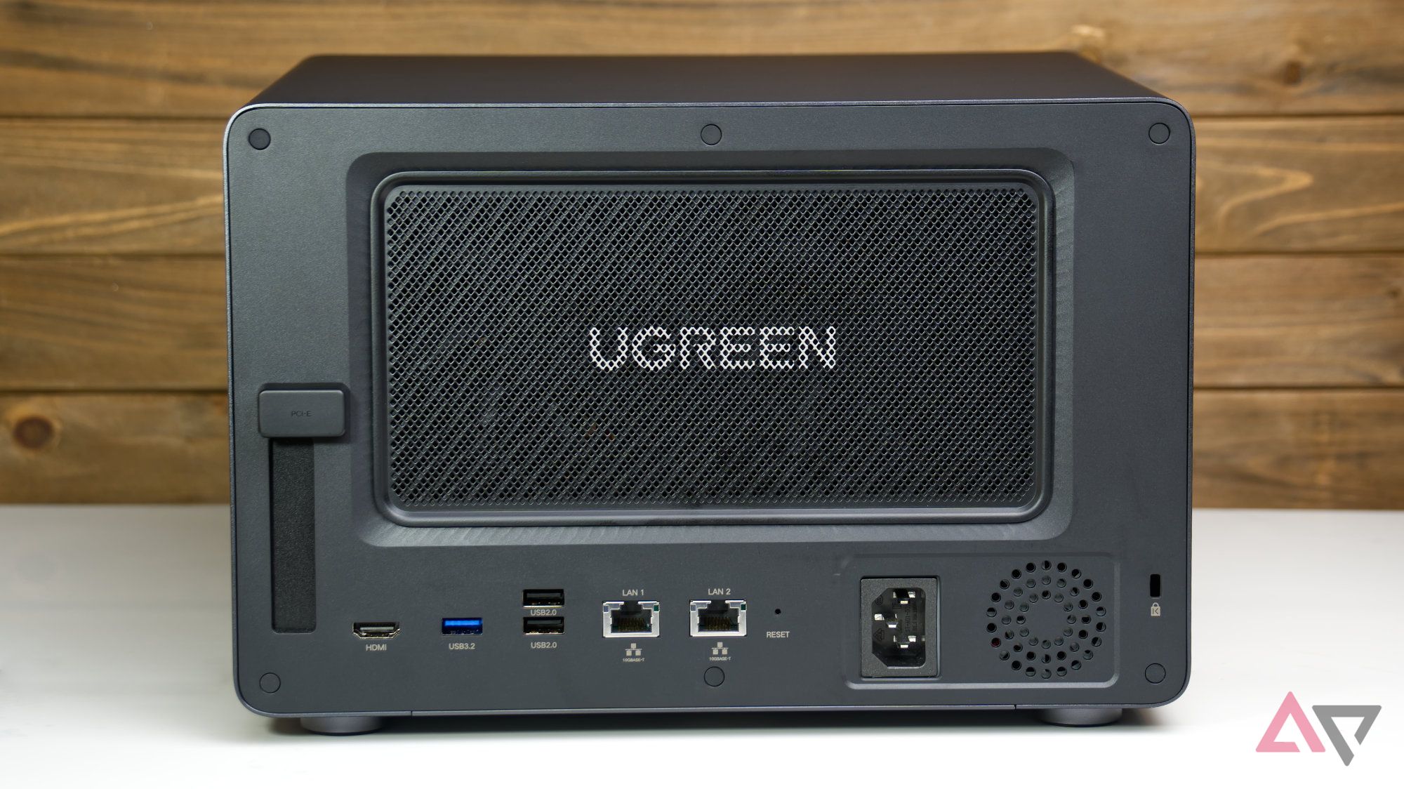 UGREEN NASync DXP6800 Pro【新品・未開封】 UGREEN 6 Bay NAS Server | 196TB Storage & 10GbE Ports