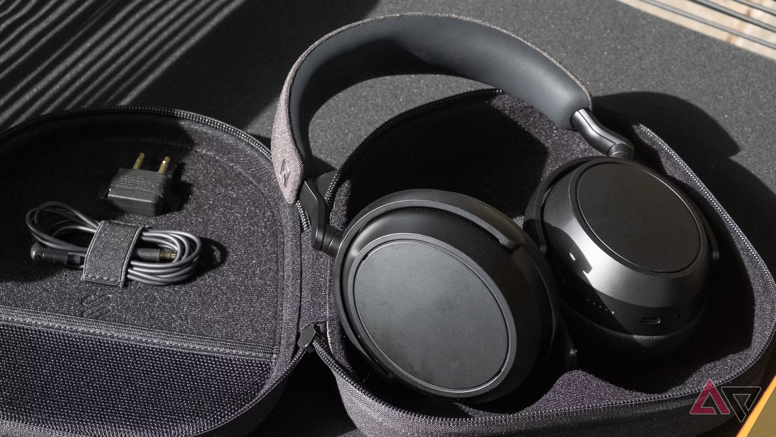 sennheiser-momentum-4-wireless-headphones-5