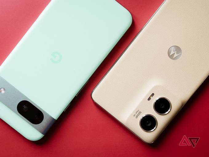 That time Motorola put a keyboard on the back of a phone