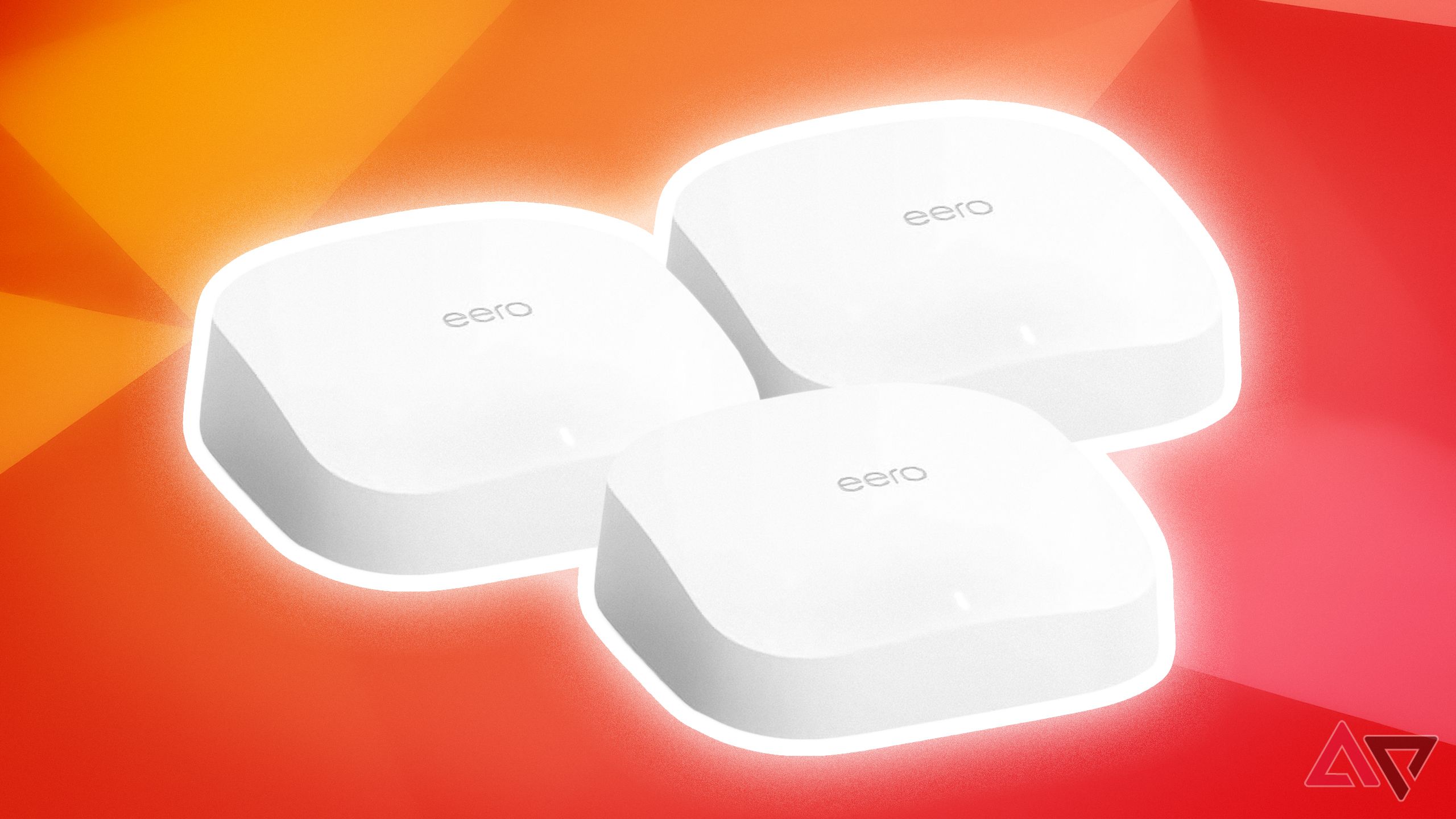 Roteadores mesh Eero em um fundo colorido
