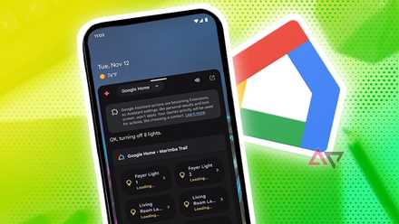 Smartphone Android mostrando o painel do Google Home com o ícone do Google Home em segundo plano