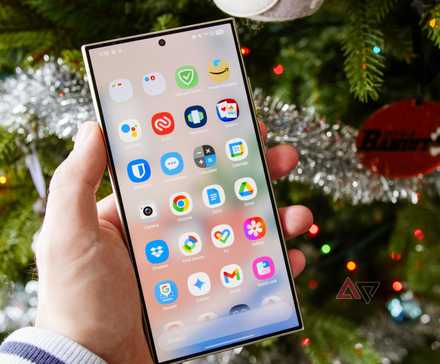 A vertical app drawer on the Galaxy S24 Ultra