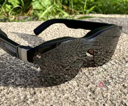 Óculos RayNeo Air 2s XR de perto na frente em ângulo