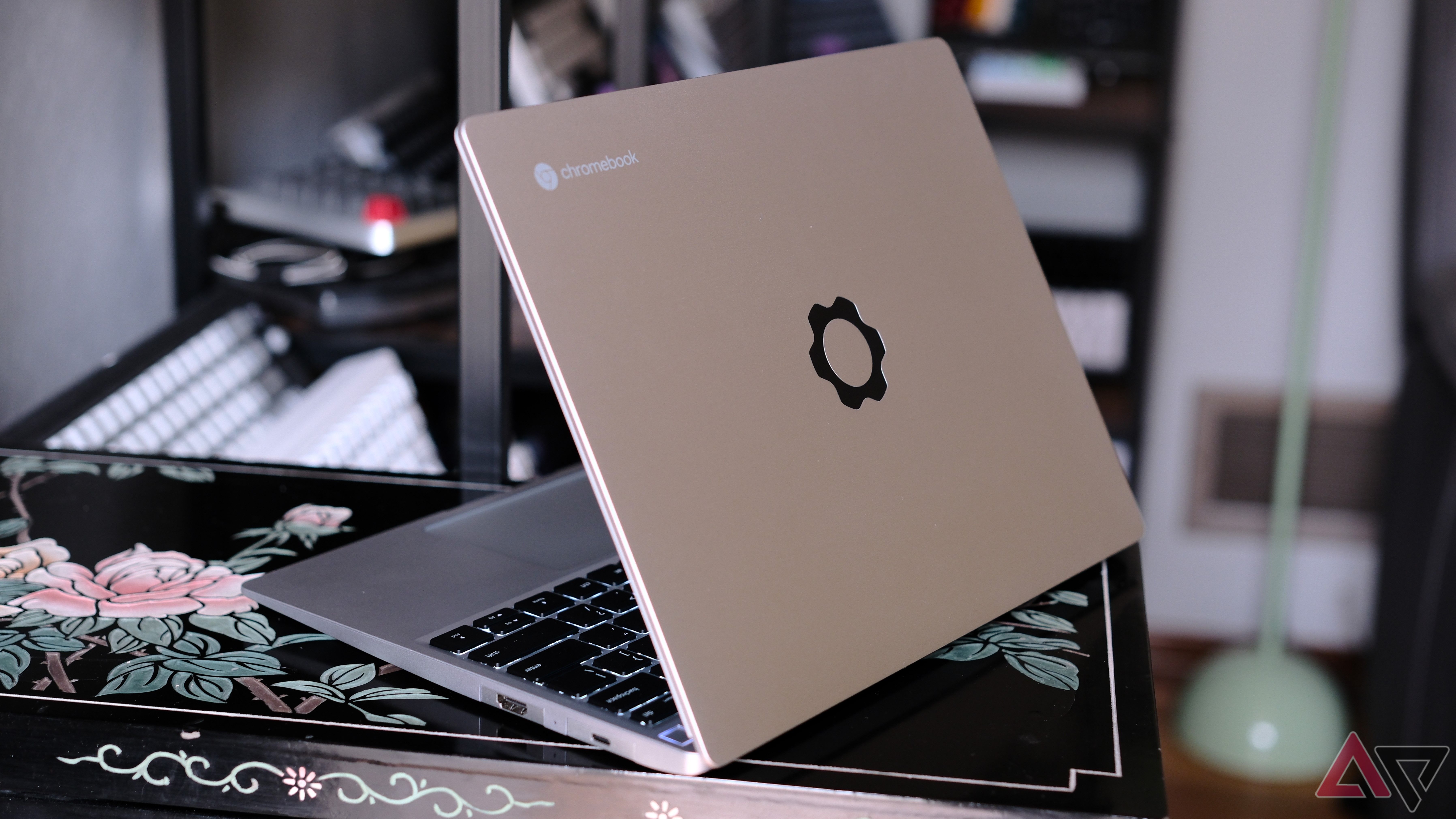 Windowsノート本体 chromebook (linux) I turned this Chromebook into a full-fledged Linux system by