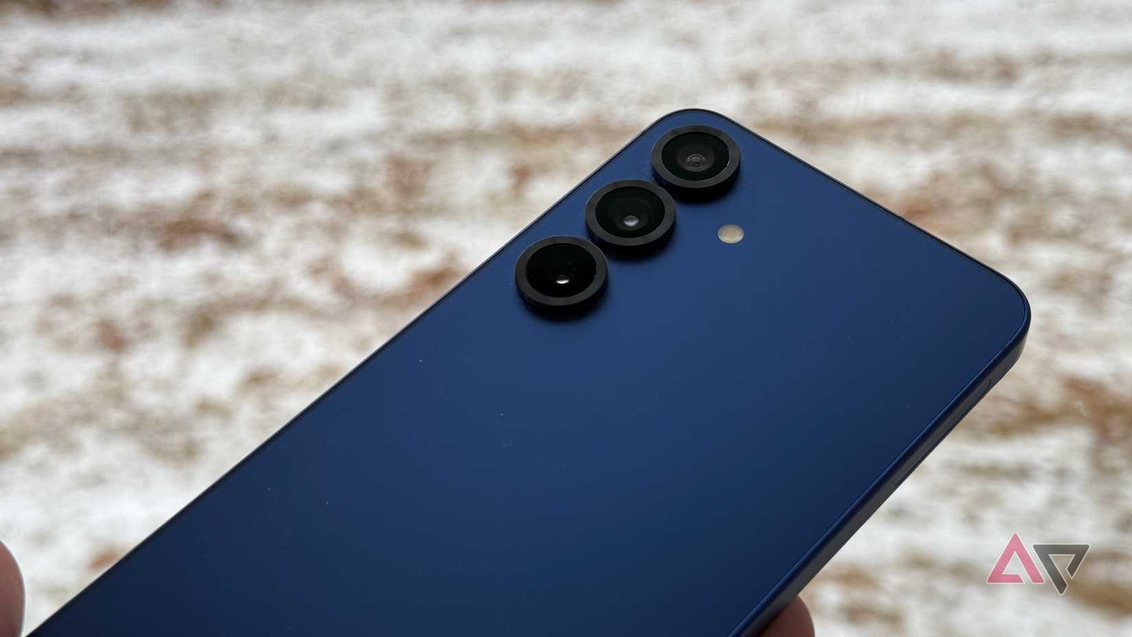 Conjunto de câmeras no Galaxy S25 +