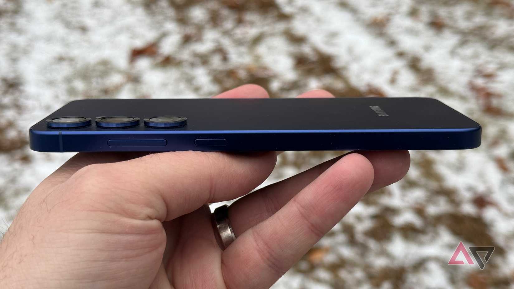 Perfil lateral da estrutura fina no Galaxy S25+