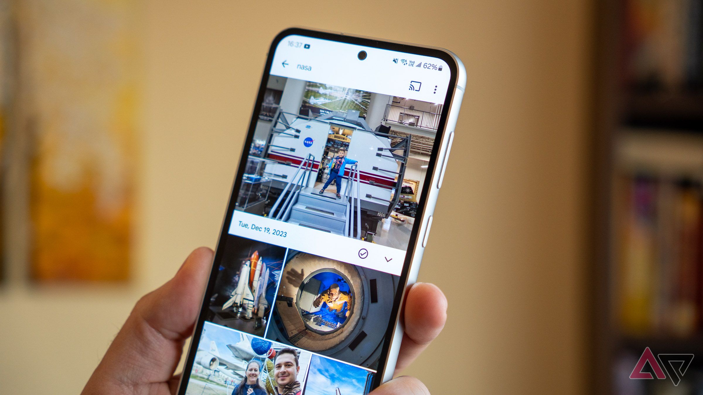 galeria de fotos do Google com a função de pesquisa em uso