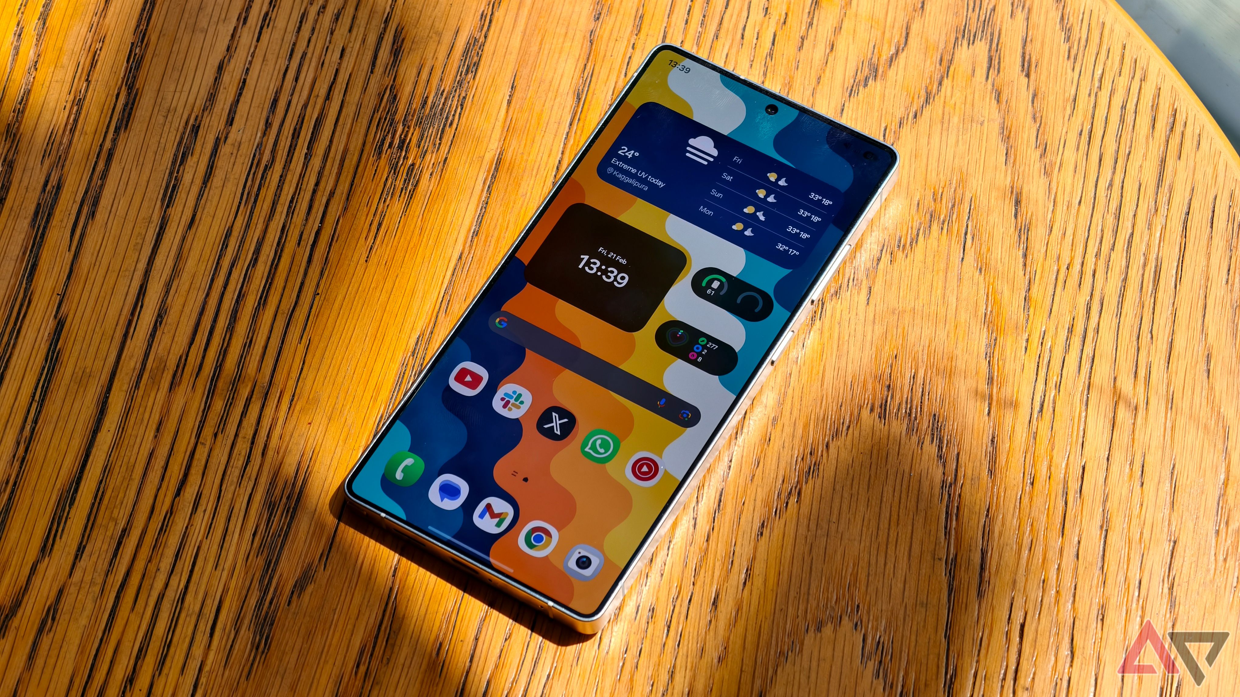 OneUI 8.5 code says the Galaxy S26 will get a big wireless charging upgrade