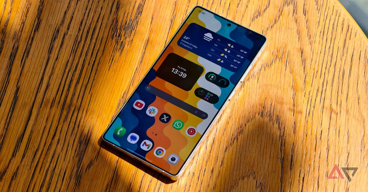 androidpolice.com - Mark Jansen - OneUI 8.5 code says the Galaxy S26 will get a big wireless charging upgrade