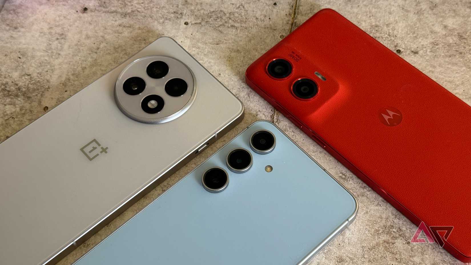 Coleção de telefones Android de médio porte