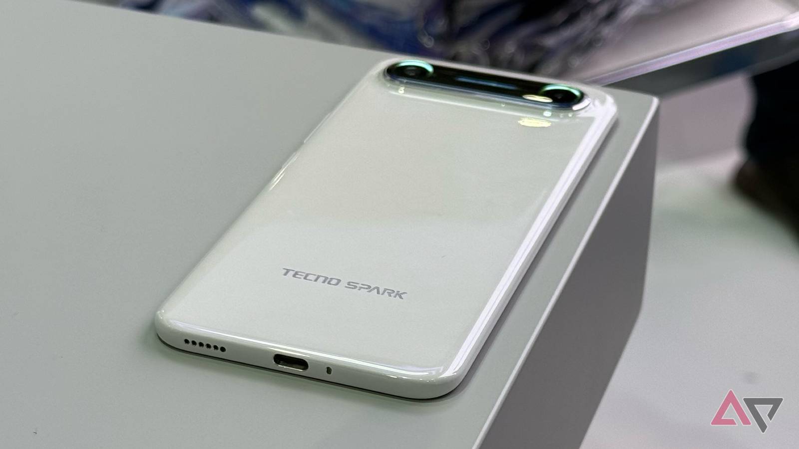 tecno-spark-slim-hands-on-12