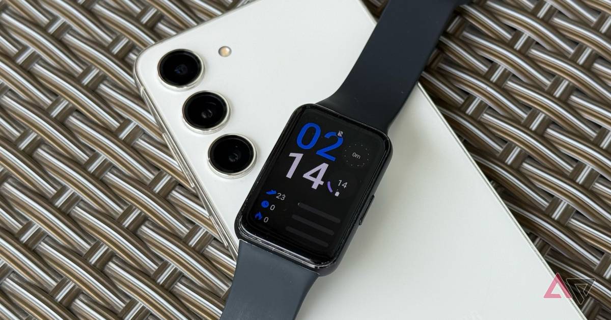 androidpolice.com - Timi Cantisano - Galaxy Fit 4 leak reveals three colors and a familiar design