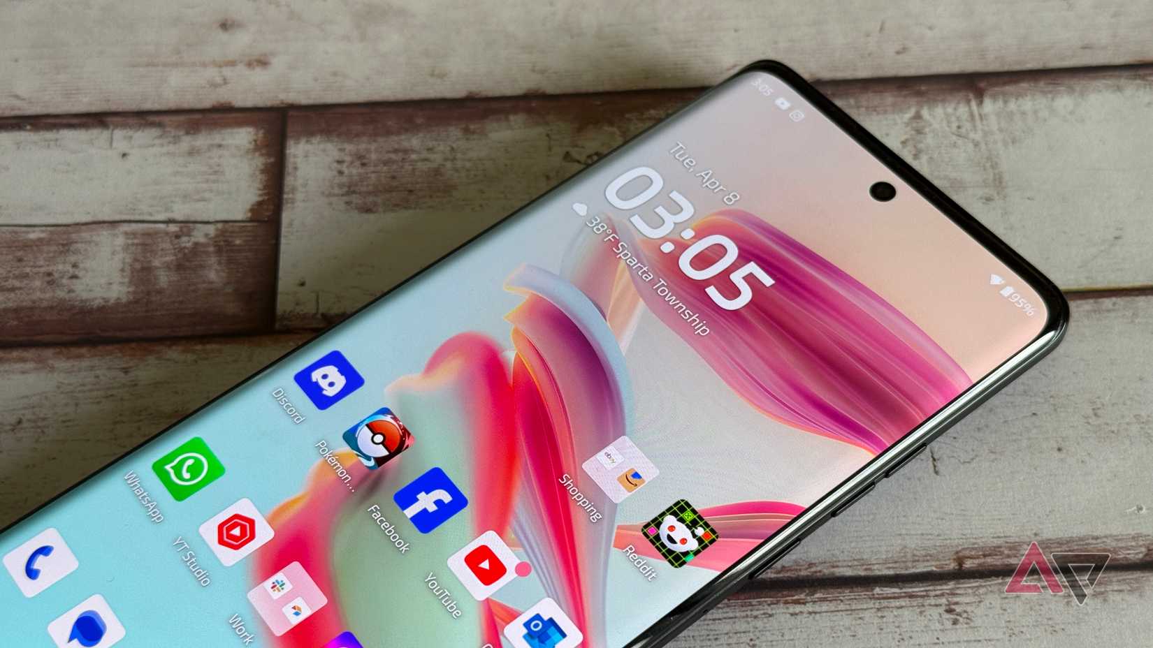 Display P-OLED curvo sul Motorola Edge