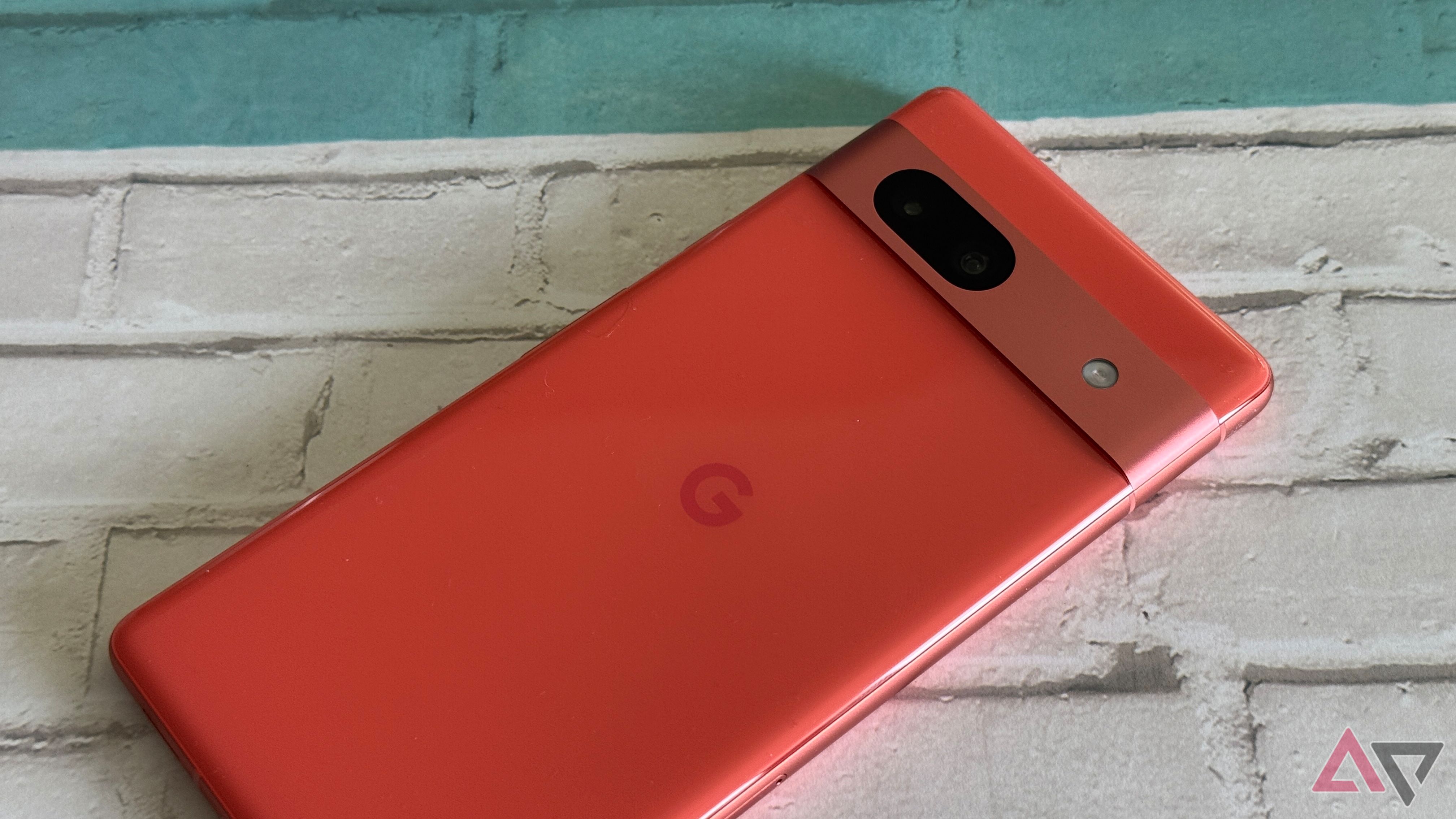 Google Pixel 7a color corallo