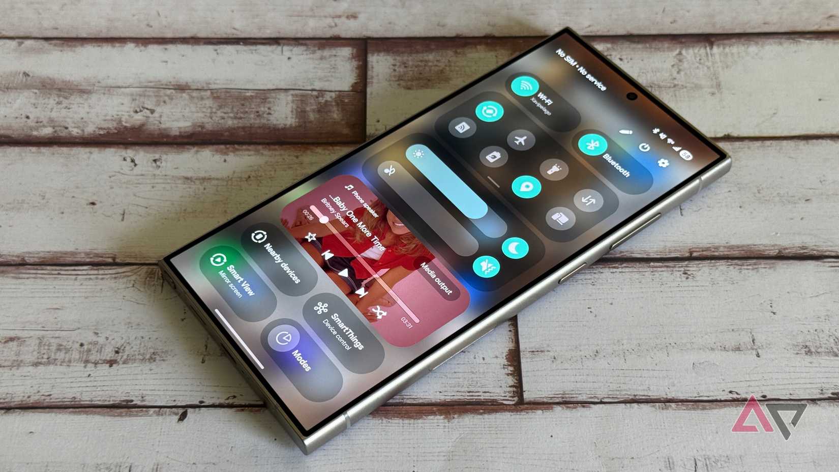 Un'area notifiche dell'interfaccia utente 7 in esecuzione sul Samsung Galaxy S24 Ultra