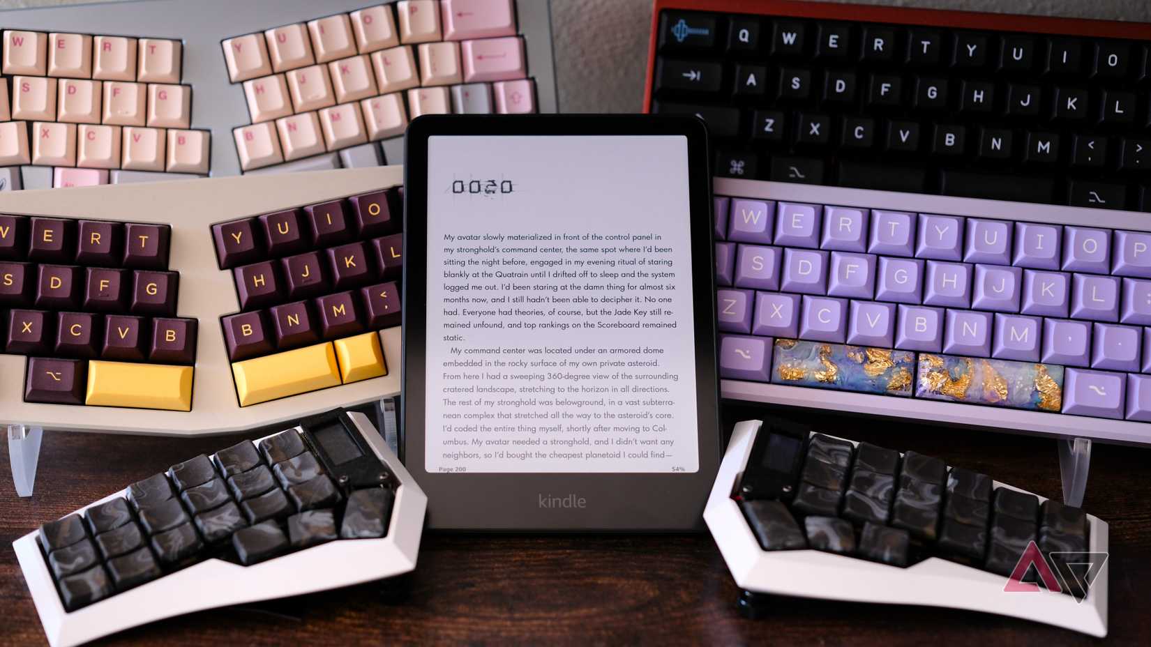 Kindle Colorsoft is supported against the keyboard screen