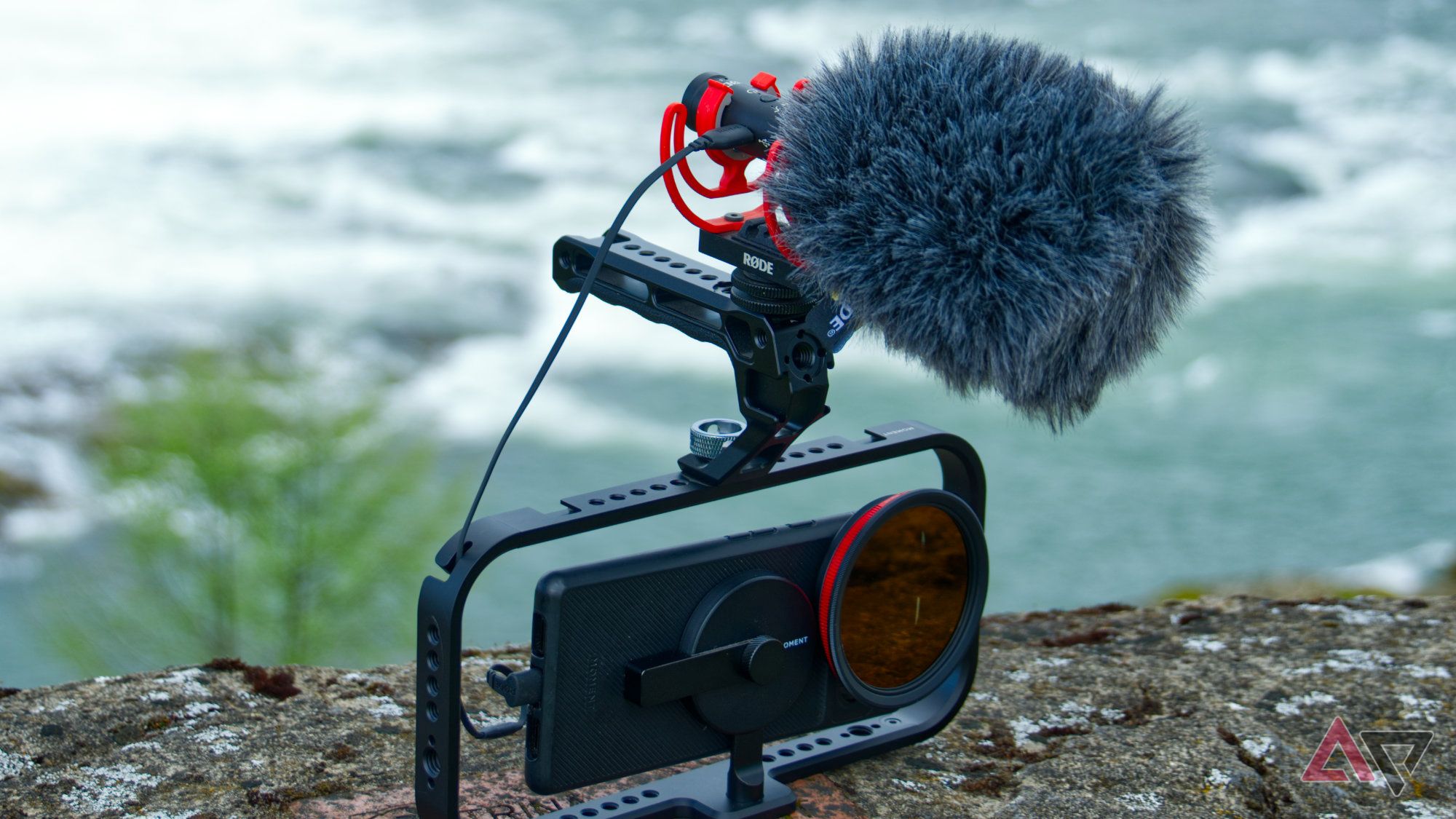 6 accessories to build a versatile video rig around your smartphone