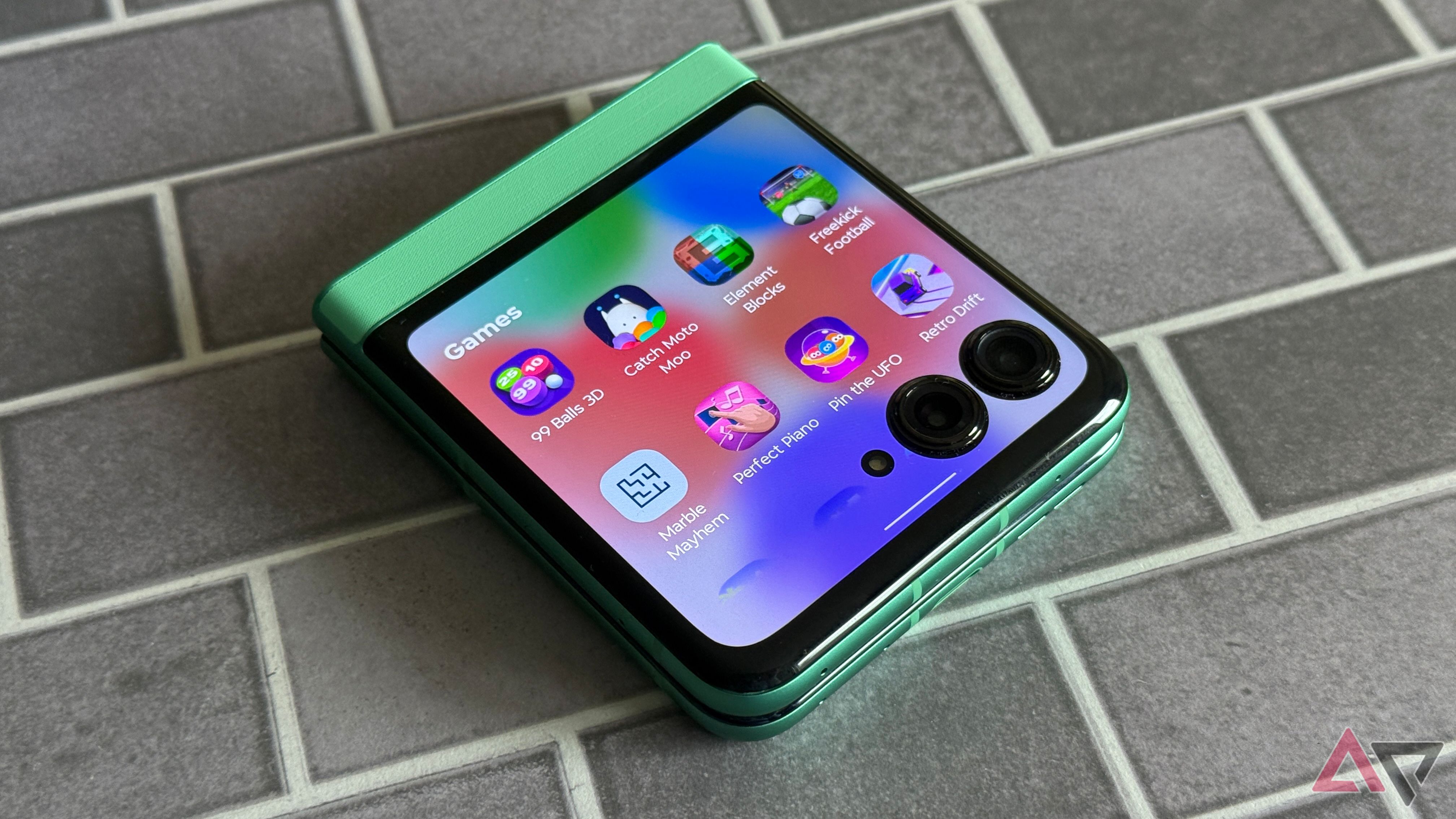6 secret Motorola Razr 2025 features that will save your battery life