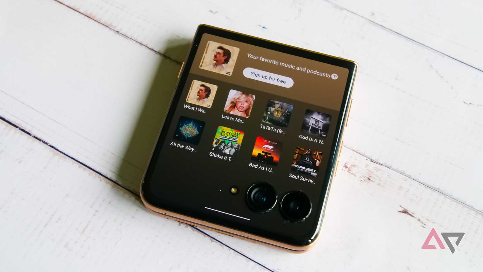 The Moto Razr Ultra's Spotify widget, showing I haven't logged in.