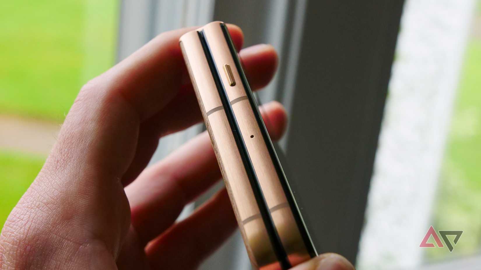 The AI key on the Moto Razr ultra.