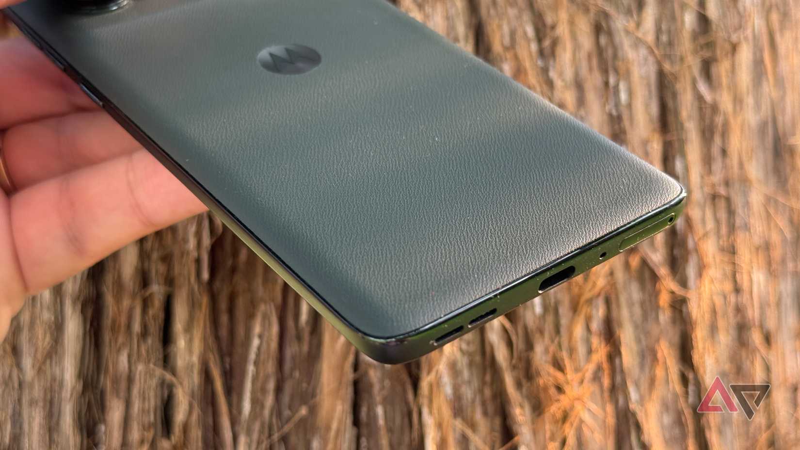 USB-C port on Motorola Edge 2025