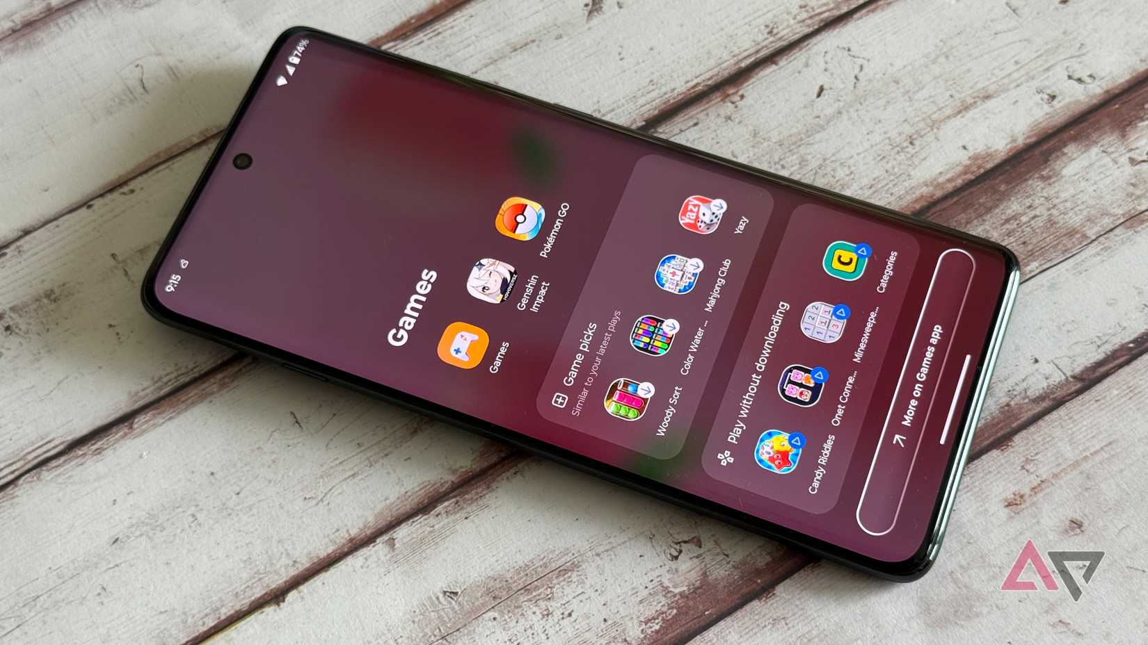 Bloatware folder on the edge of Motorola 2025
