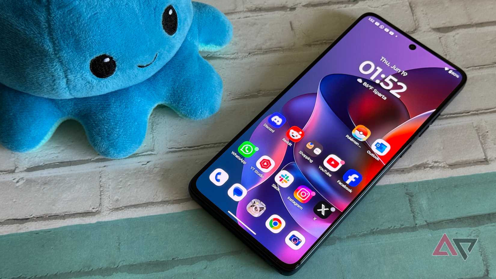 A tela inicial do Moto G Stylus 2025 está aberta no lado pushin