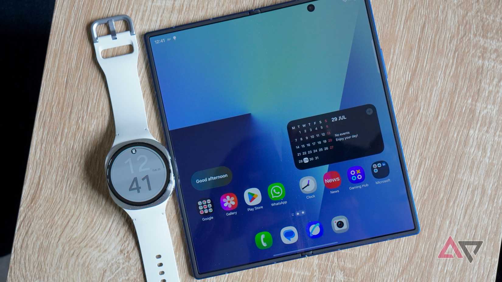 スマートフォン本体 Samsung Galaxy Z Fold 7 + Galaxy Watch 8 samsung-galaxy-z-fold7-nave-