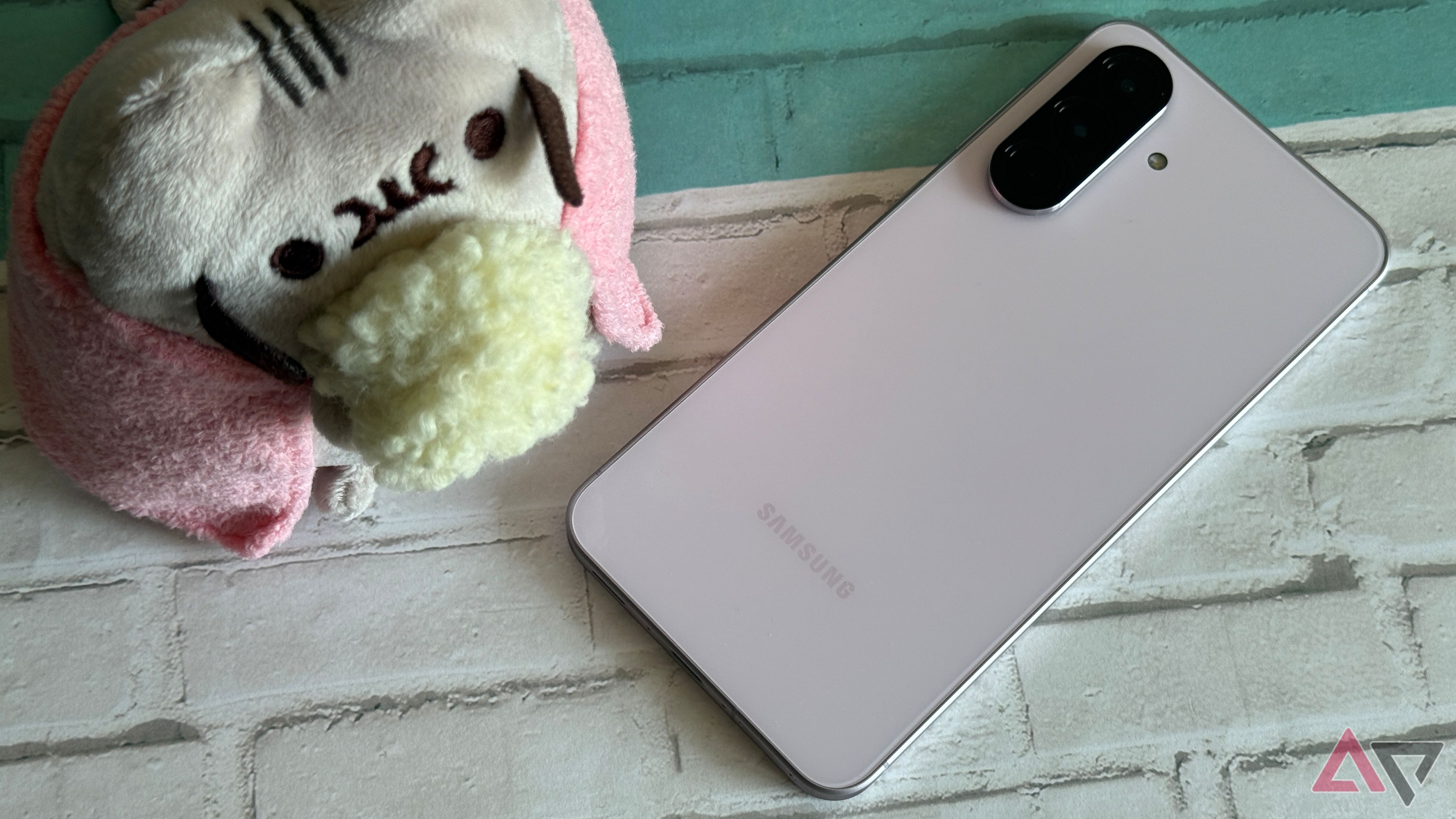 Samsung GALAXY スマートフォン ホワイト 6.5インチ Samsung Galaxy A56 finally launches in US for $500