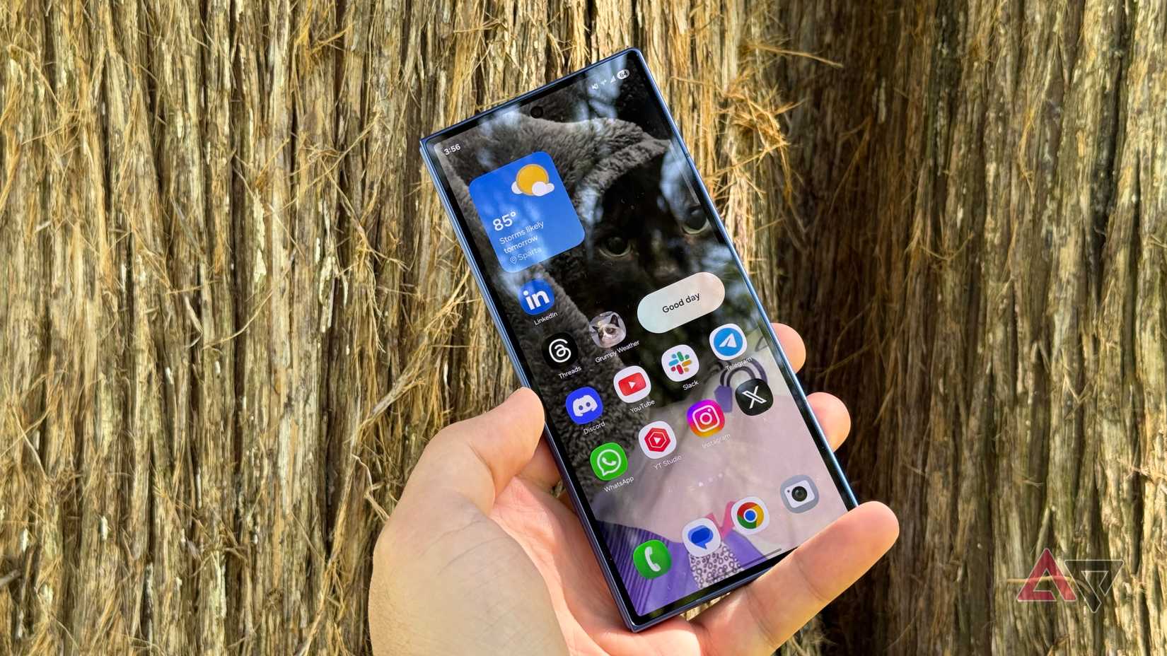 Tela de cobertura do Samsung Galaxy Z Fold 7 em exteriores