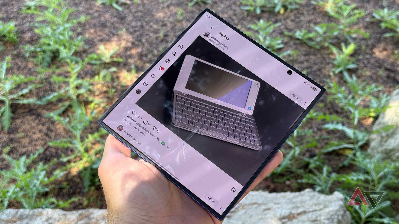 Samsung Galaxy Z Fold 7 mostrando o Instagram enquanto desdobrado