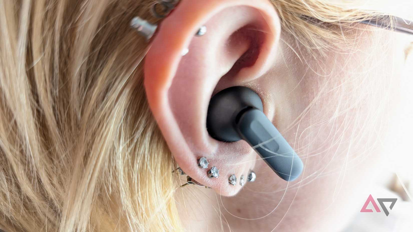 Oneplus Buds 4 in the ear