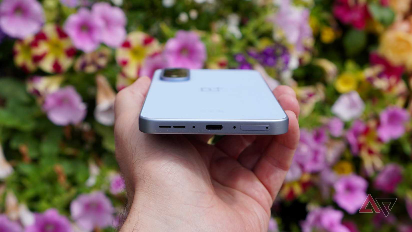 A porta USB-C no OnePlus Nord 5