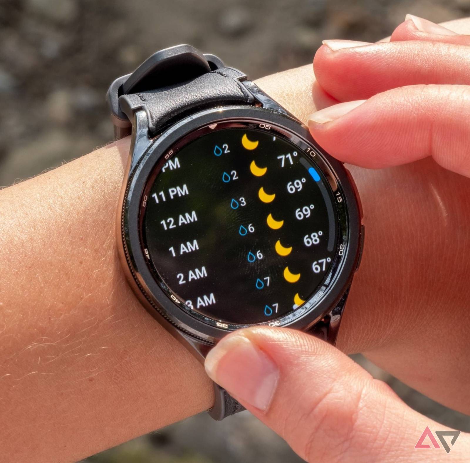 Galaxy Watch Classic's bezel works mid-air via magnetic sensing