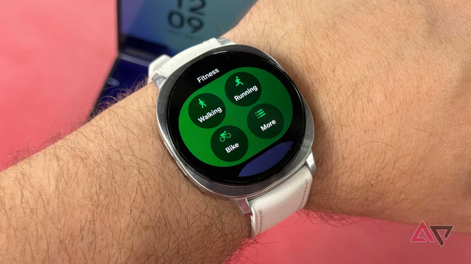 Samsung-Galaxy-Watch-8-mostrando-rastreamento de fitness