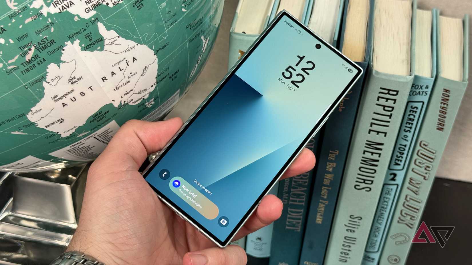 Samsung-Galaxy-Z-Flip-7-showing-Now-brief